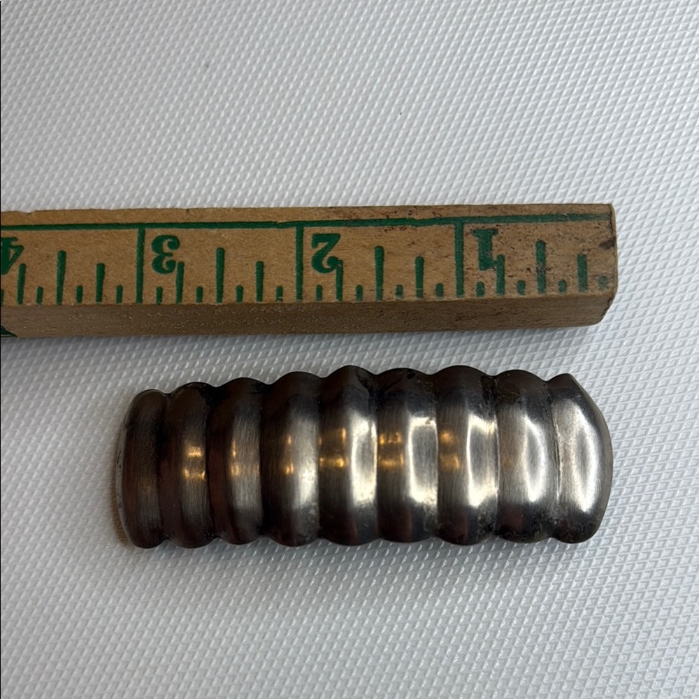 Silver Ribbed Hair Clip - Picture 7 of 9